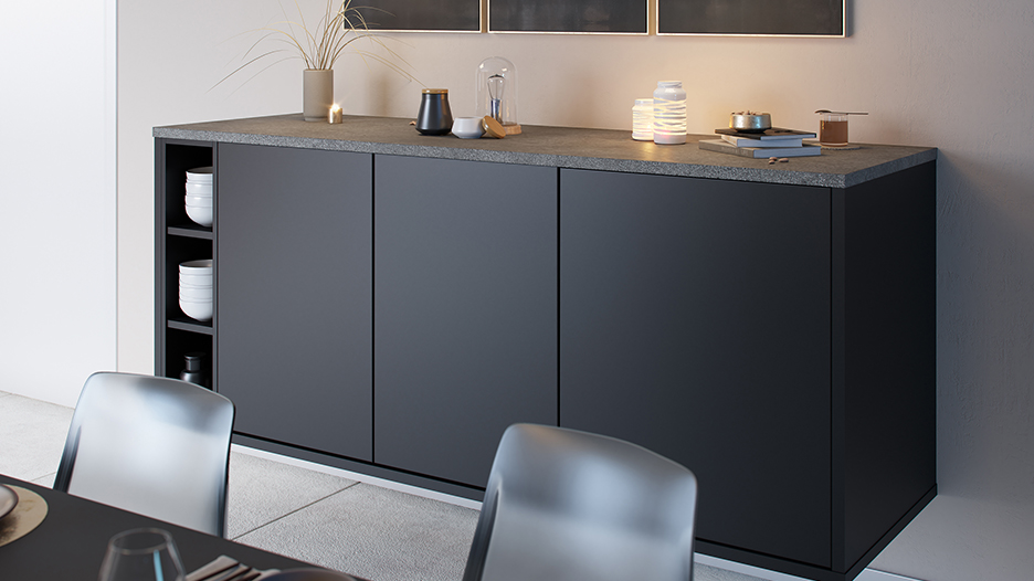 Vaisselier noir avec plateau en pierre, vases et livres sur le dessus, bols blancs rangés sur des étagères latérales ouvertes.